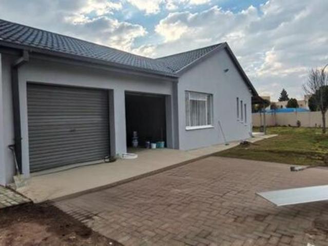 4 Bedroom house to rent in Pellissier, Bloemfontein