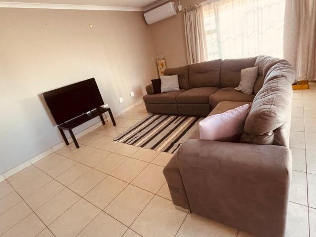 4 Bedroom House To Rent in Postmasburg