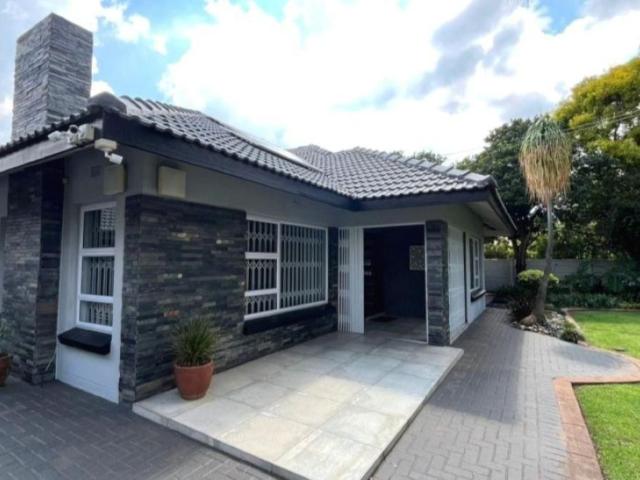 4 Bedroom house to rent in Risiville, Vereeniging