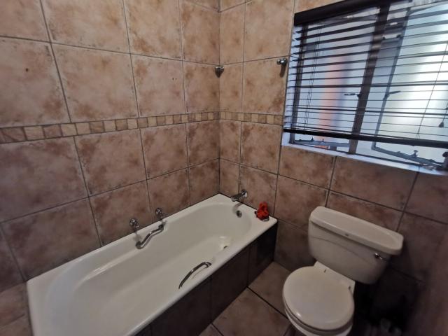 4 Bedroom House To Rent in Rooihuiskraal