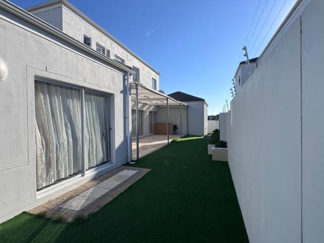4 Bedroom House To Rent in Sandown Estate