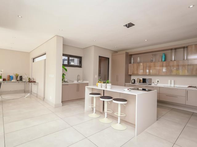 4 Bedroom House To Rent in Sandown