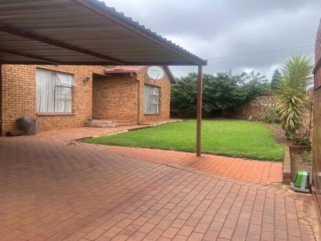4 Bedroom house to rent in Selwyn, Roodepoort