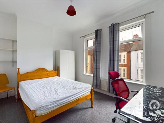 4 Bedroom House To Rent In Southampton Road, Northampton, NN4