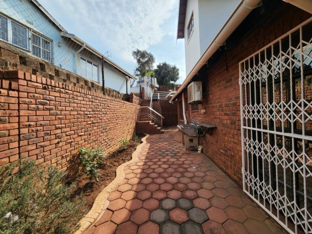 4 Bedroom House To Rent in Southgate