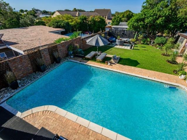 4 Bedroom House To Rent in Summerstrand
