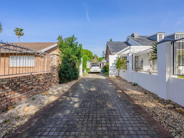 4 Bedroom House To Rent in Summerstrand