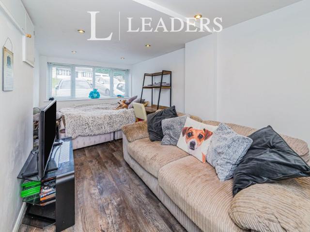 4 bedroom house to rent Lancaster Drive, East Grinstead, RH19