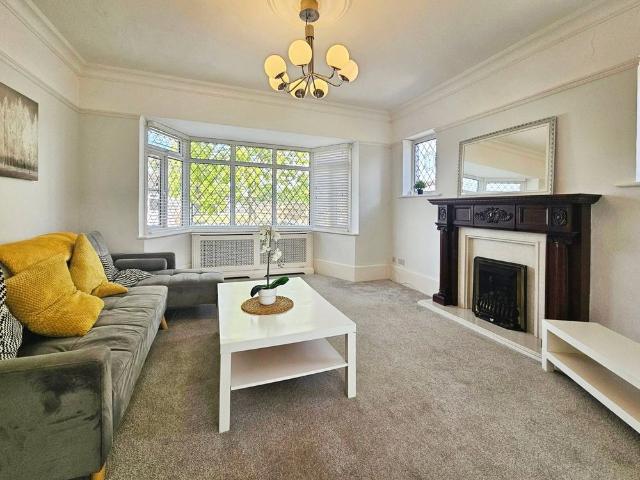 4 bedroom house to rent Southcliff Park, Clacton on Sea, Essex, CO15