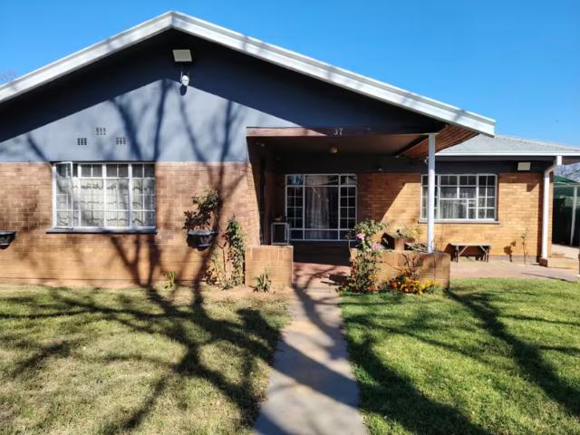 4 Bedroom House Vanderbijlpark CW 6 Vanderbijlpark CW 6 105867371