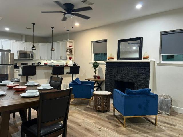 4 bedroom, Houston Houston 77004 LS93756849