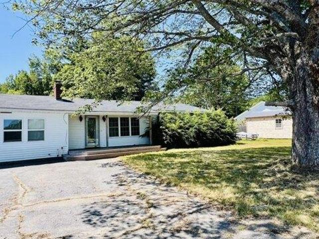 4 bedroom, Howland ME 04448 105697081