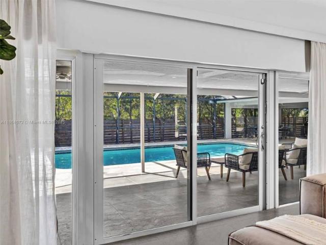 4 bedroom, Hollywood FL 33019 105466847