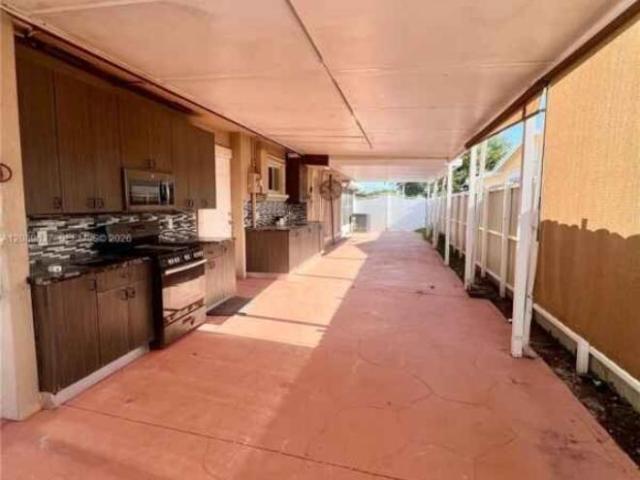 4 bedroom, Hollywood FL 33024 106220815