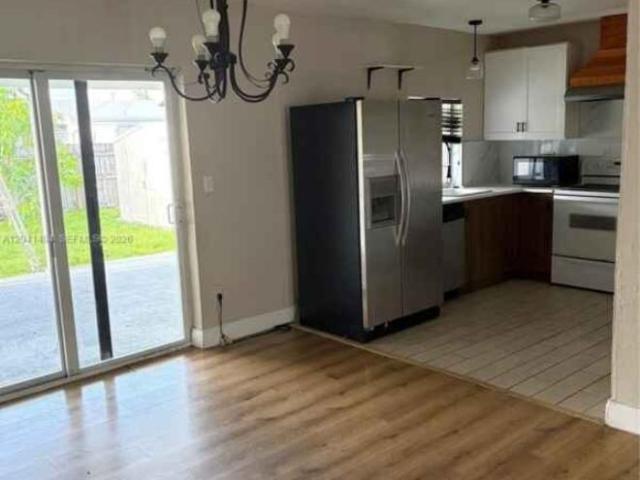 4 bedroom, Hollywood FL 33024 106220816