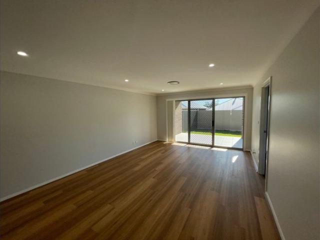 4 Bedrooms, Ducted Air Conditioning & Open Plan Living