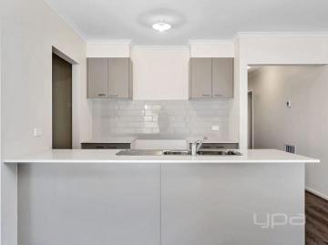 Rockbank, Victoria - Equipped kitchen