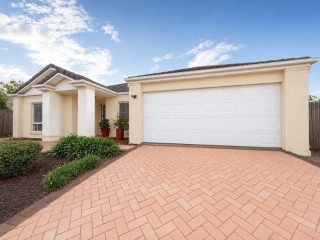 4 Bedroom Home! 3 Living Areas! Separate Office! Drive Thru To Yard!