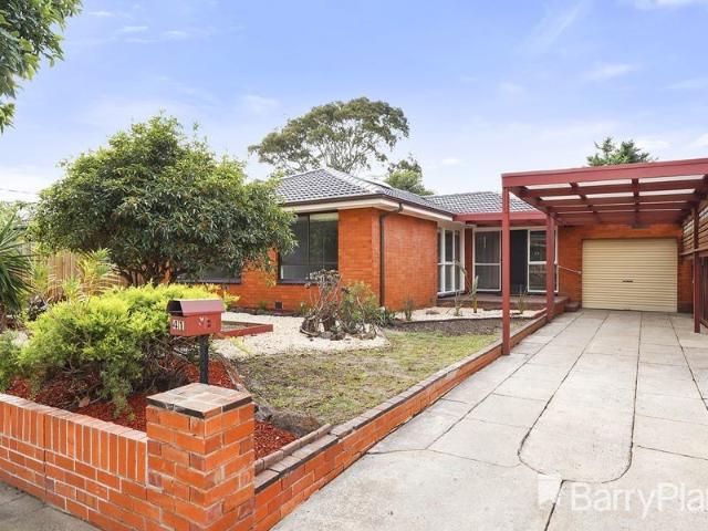 4 Bedroom Home Walking distance to Rossdale Golf Course