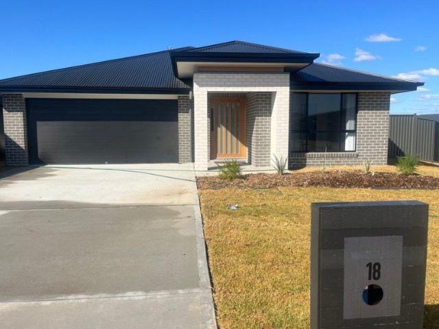 4 BEDROOM HOME WESTDALE LOCATION