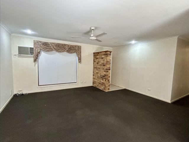 4 Bedroom Home with Outdoor Spa in Daisy Hill