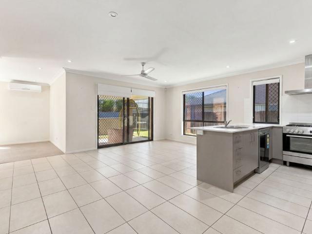 4 BEDROOM HOME WITH AIRCON TO ALL BEDROOMS!
