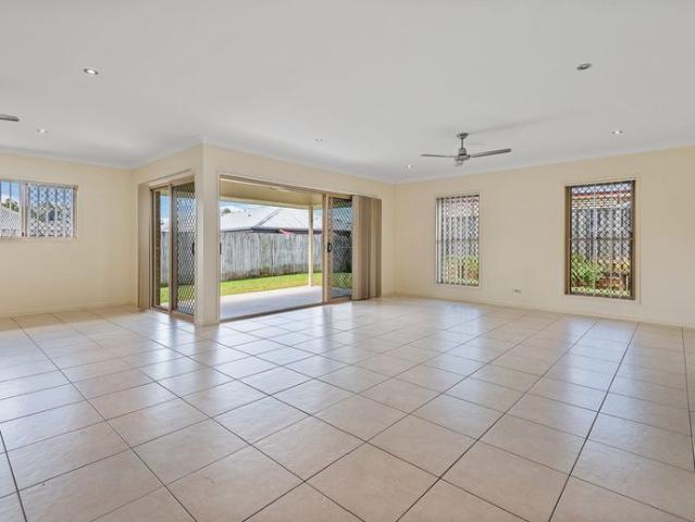 4 Bedroom Home With Ducted Air!