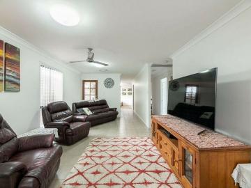 4 BEDROOM HOME WITH DUCTED AIR CONDITIONING