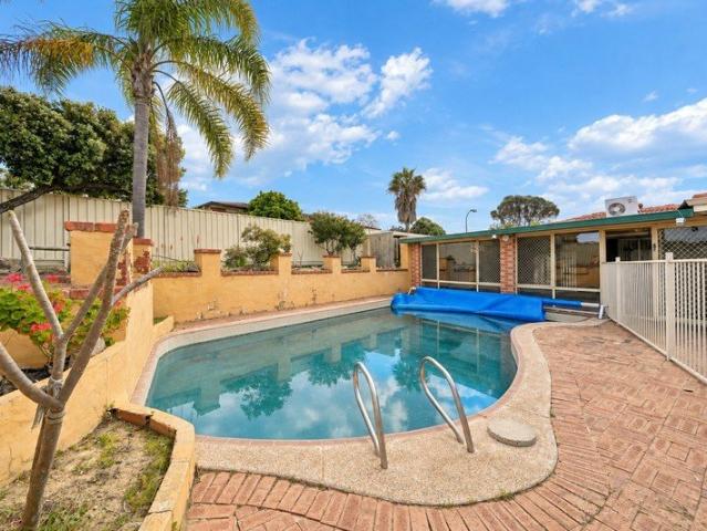 4 Bedroom Home with Pool in Heathridge