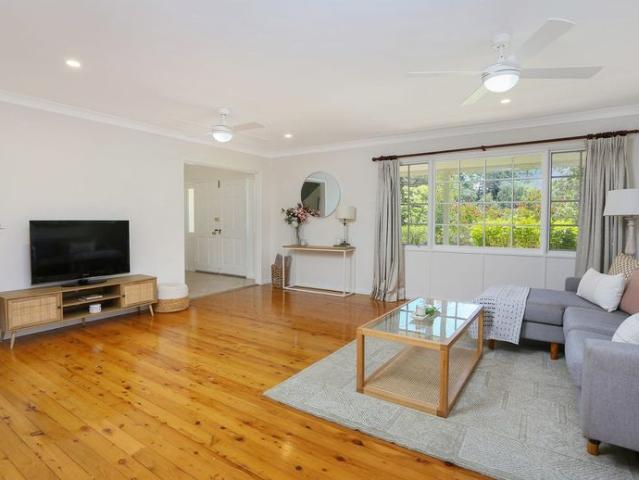 4 Bedroom Home with Pool in Quiet Cul De Sac