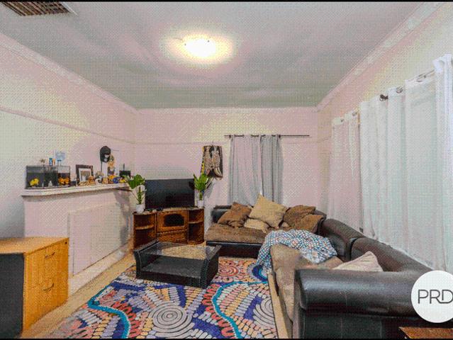 4 BEDROOM HOME WITH REAR LANE ACCESS