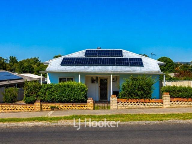 4 Bedroom Home with Solar Panels + Separate Granny Flat