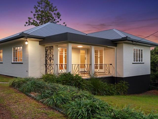 4 bedroom home with views from the top of town
