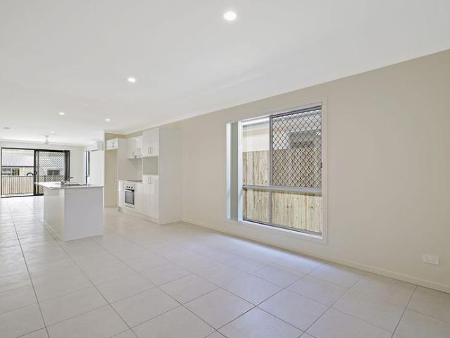 4 bedroom home available in Bracken Ridge