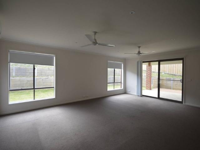 4 BEDROOM HOME CLOSE TO UNIVERSITY