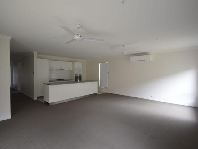 4 BEDROOM HOME CLOSE TO UNIVERSITY