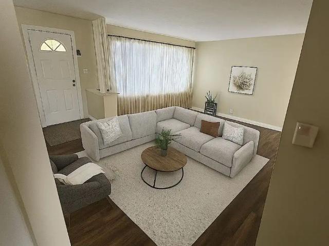 4 Bedroom home close to ravine and parks — 4 Bedrooms House