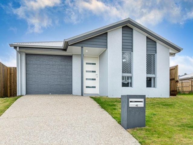 4 BEDROOM HOME DEEBING HEGHTS