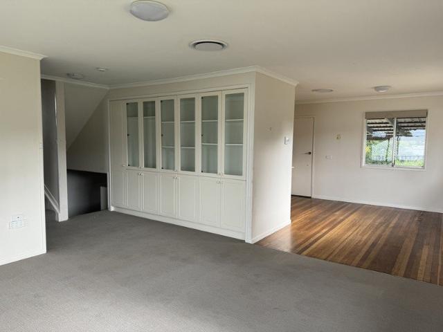 4 BEDROOM HOME ELECTRICITY/WATER INCLUDED