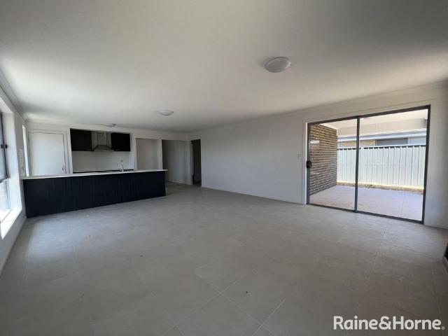 4 Bedroom Home Family Home!
