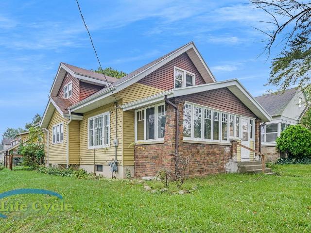 4 Bedroom Home for Rent at 148 Diamond Ave Ne #1, Grand Rapids, MI 49503 Midtown