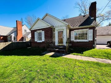 4 Bedroom Home for Rent at 2004 Woodward Ave, Kalamazoo, MI 49007