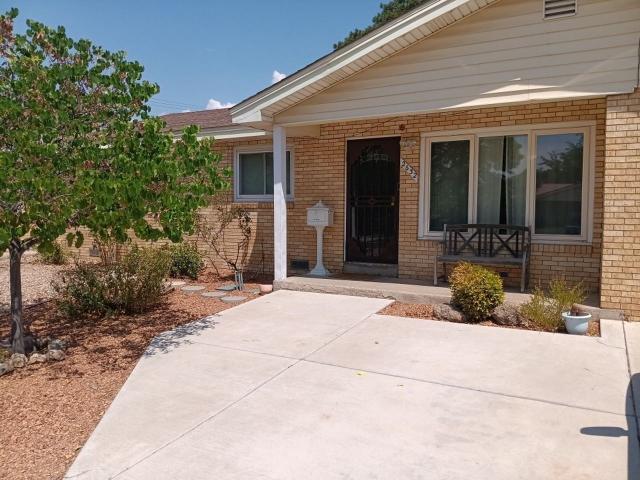 4 Bedroom Home for Rent at 2632 Valencia Dr Ne, Albuquerque, NM 87110 Quigley Park