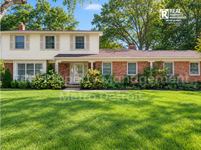 4 Bedroom Home for Rent at 3028 Caswell Dr, Troy, MI 48084