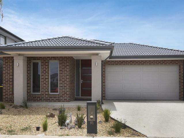 4 bedroom home for rent at heart of point cook