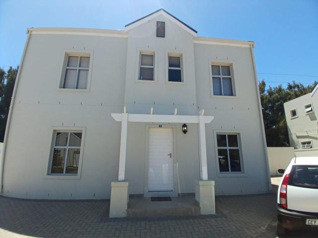 4 Bedroom Home in Tweespruit Estate – Ideal for Students & Young Professionals!