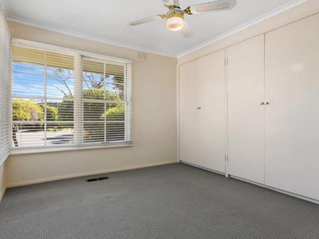 4 Bedroom Home In a Serene Court Location!