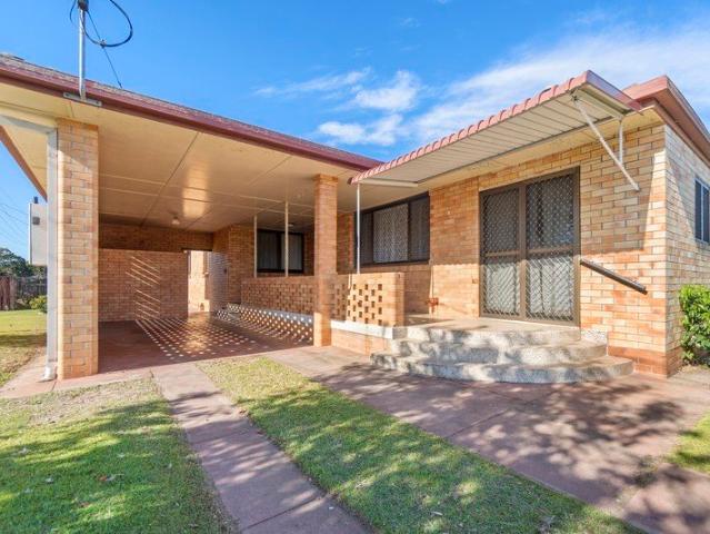 4 Bedroom Home in Convenient Kepnock Location!
