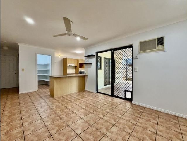 4 BEDROOM HOME IN DOUGLAS + POOL + GARDEN SHED!