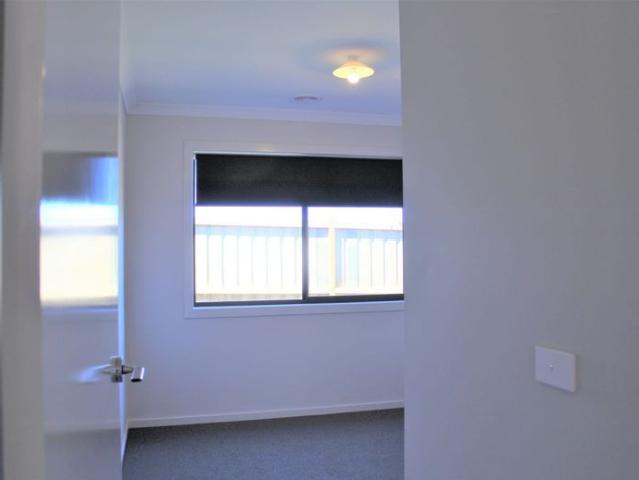 4 BEDROOM HOME IN FERNTREE RIDGE ESTATE!